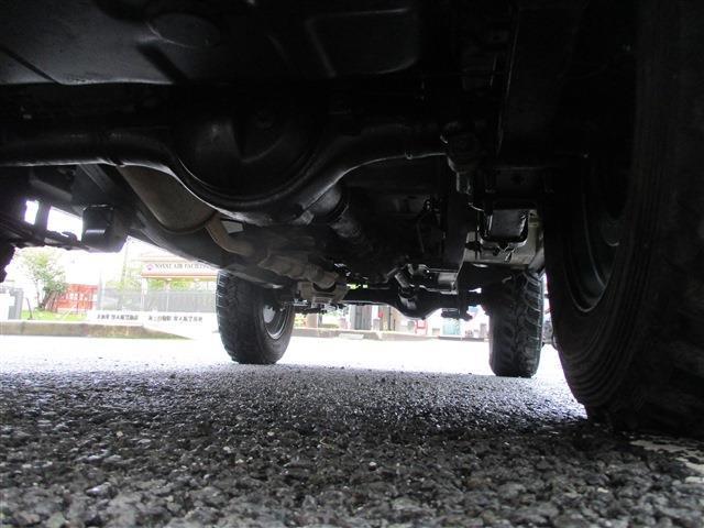 ジムニー ワイルドウインドリミテッド　４ＷＤ　１６ＡＷ　社外キーレス　純正ルーフラック　ＮＴＳ製　ステンレスサイドパネル　背面タイヤ　ＭＯＭＯステアリング　社外フロントバンパー（27枚目）