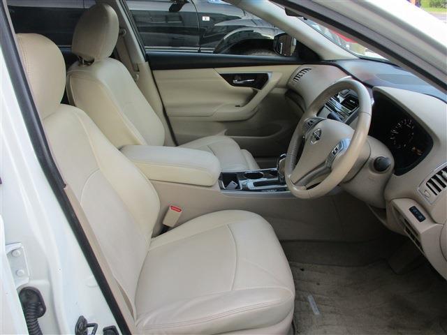 運転席＆助手席は、乗り降り、楽々！