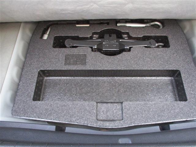 荷室の下にも収納有！