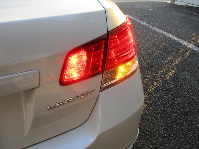 レガシィB4 2.5iアイサイト 4WD 17AW HIDヘッドランプ フォグ Rフォグ パドシフト クルーズコントロール フルセグTV 取説 メンテナンスノート バックカメラ ETC キーレス Bluetooth SDナビ(31枚目)