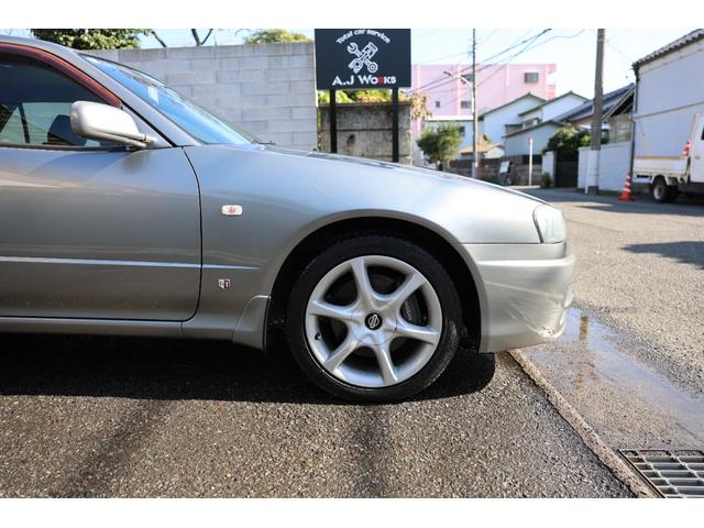 スカイライン ２５ＧＴターボ　ＲＢ２５ＤＥＴターボエンジン搭載モデル／フルノーマル／実走行／純正ＨＩＤヘッドライト／対抗キャリパー／リヤ軽修復有／カスタムベース（15枚目）