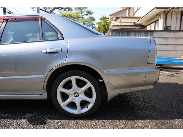 スカイライン ２５ＧＴターボ　ＲＢ２５ＤＥＴターボエンジン搭載モデル／フルノーマル／実走行／純正ＨＩＤヘッドライト／対抗キャリパー／リヤ軽修復有／カスタムベース（22枚目）