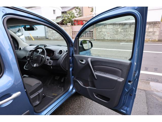 カングー ゼン　１．２リッターターボエンジン、ＥＤＣ搭載モデル／両側スライドドア／ルーフレール／フルセグナビ／バックカメラ／ＥＴＣ／ドライブレコーダー／ＬＥＤヘッドライト／ＲＶランド社製専用ベッドＫＩＴ／（25枚目）