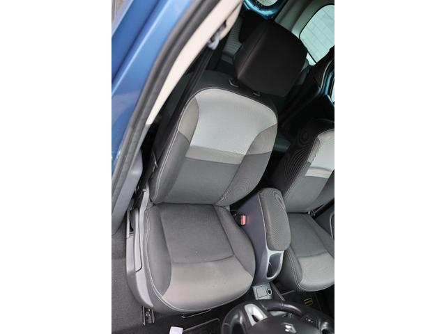 カングー ゼン　１．２リッターターボエンジン、ＥＤＣ搭載モデル／両側スライドドア／ルーフレール／フルセグナビ／バックカメラ／ＥＴＣ／ドライブレコーダー／ＬＥＤヘッドライト／ＲＶランド社製専用ベッドＫＩＴ／（29枚目）