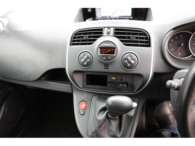 カングー ゼン　１．２リッターターボエンジン、ＥＤＣ搭載モデル／両側スライドドア／ルーフレール／フルセグナビ／バックカメラ／ＥＴＣ／ドライブレコーダー／ＬＥＤヘッドライト／ＲＶランド社製専用ベッドＫＩＴ／（34枚目）