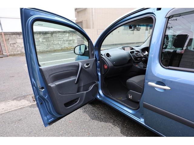 カングー ゼン　１．２リッターターボエンジン、ＥＤＣ搭載モデル／両側スライドドア／ルーフレール／フルセグナビ／バックカメラ／ＥＴＣ／ドライブレコーダー／ＬＥＤヘッドライト／ＲＶランド社製専用ベッドＫＩＴ／（36枚目）