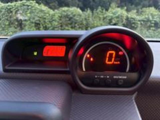 視認性のメーターも綺麗！夜間も文字がはっきり見え、安心してドライブをお楽しみいただけます。【スペイド】