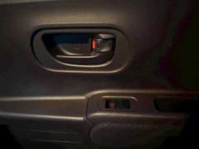 ドアハンドルも綺麗な状態です。頻繁に触れる部分ですが、キズやスレがなく、丁寧な扱いがうかがえます。【スペイド】