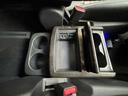 センターコンソールボックスにはコンセントもついています！ドリンクホルダーもたくさんついています！【エルグランド】
