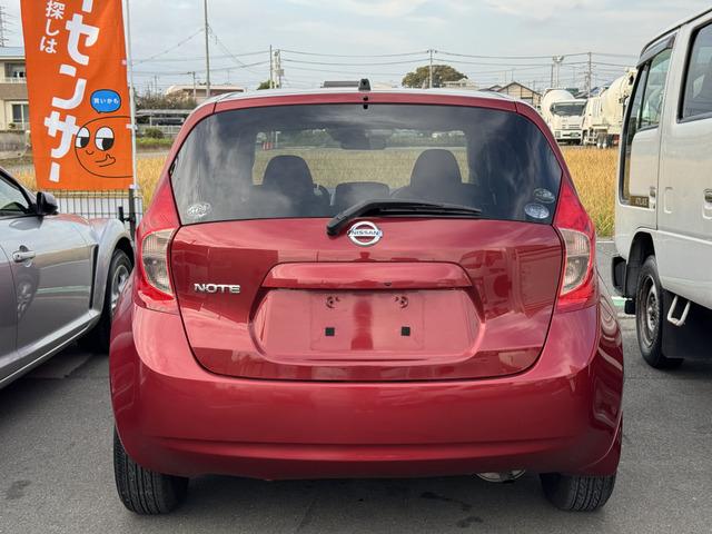 ノート Ｘ　Ｖセレクション＋セーフティ　ナビテレビ　運転席助手席エアバック　アイドリングストップ　キーレスエントリー　衝突安全ボディ　盗難防止システム　踏み間違い防止アシスト　横滑り防止機能　エアバッグ　ＡＢＳ　ＡＡＣ　パワーウィンドウ（11枚目）