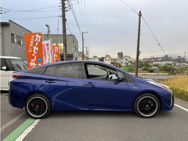 プリウス Ａツーリングセレクション　ＢＢＳホイール　シートＨ　Ｐアシスト　横滑り防止機能　エアバッグ　ＰＳ　ＰＷ　ＬＥＤヘッドライト　レーンキープ　衝突安全ボディ　アイドルストップ　プリクラッシュシステム　ＡＵＴＯライト　ハイビーム（9枚目）