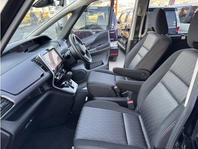 セレナ ハイウェイスターV 衝突被害軽減 三列シート Wエアコン パワステ アイドリングストップ インテリジェントキー クルコン 盗難防止装置 パワーウインドウ オートライト キーレスエントリー ハイビームアシスト フルフラット(23枚目)