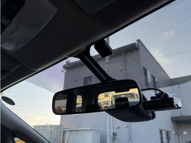 セレナ ハイウェイスターV 衝突被害軽減 三列シート Wエアコン パワステ アイドリングストップ インテリジェントキー クルコン 盗難防止装置 パワーウインドウ オートライト キーレスエントリー ハイビームアシスト フルフラット(27枚目)