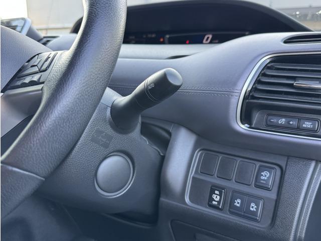 セレナ ハイウェイスターV 衝突被害軽減 三列シート Wエアコン パワステ アイドリングストップ インテリジェントキー クルコン 盗難防止装置 パワーウインドウ オートライト キーレスエントリー ハイビームアシスト フルフラット(32枚目)