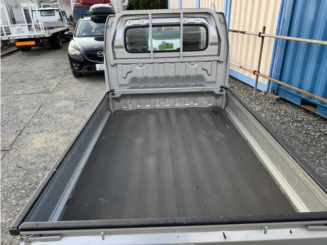 キャリイトラック ＫＣエアコン・パワステ　ＰＳ　５速フロアミッション　あおりプロテクター　荷台ゴムマット（7枚目）