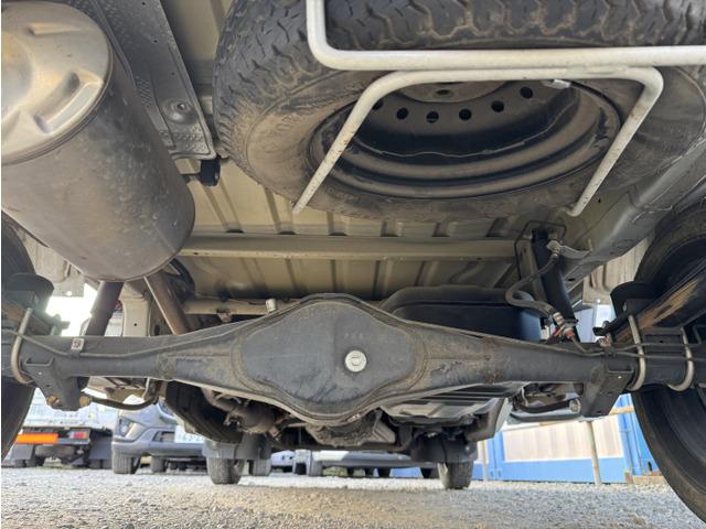 キャリイトラック ＫＣエアコン・パワステ　ＰＳ　５速フロアミッション　あおりプロテクター　荷台ゴムマット（10枚目）