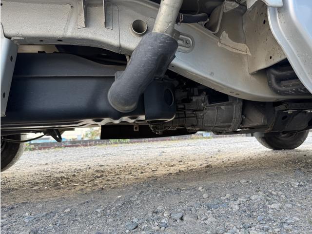 キャリイトラック ＫＣエアコン・パワステ　ＰＳ　５速フロアミッション　あおりプロテクター　荷台ゴムマット（17枚目）