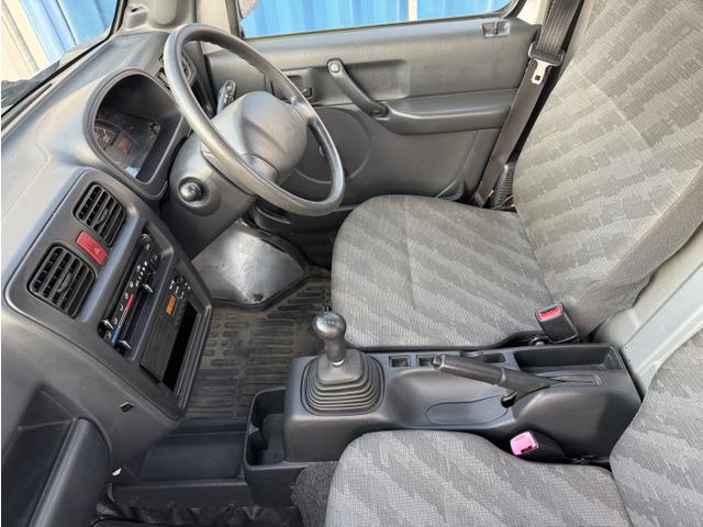 キャリイトラック ＫＣエアコン・パワステ　ＰＳ　５速フロアミッション　あおりプロテクター　荷台ゴムマット（27枚目）