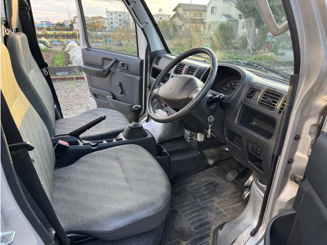 キャリイトラック ＫＣエアコン・パワステ　ＰＳ　５速フロアミッション　あおりプロテクター　荷台ゴムマット（32枚目）