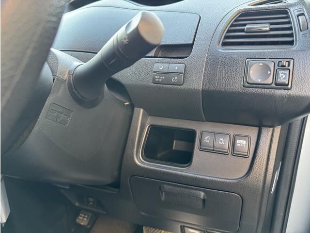 セレナ 20X S-ハイブリッド ナビテレビ ETC PS ABS 助手席エアバッグ 3列シート 寒冷地仕様 ウォークスルー パワーウィンドウ ダブルエアコン フルフラット 衝突安全ボデ 横滑り防止機能 キーレスエントリー(30枚目)