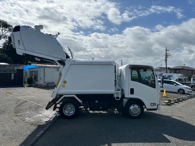 エルフトラック 3トンアームロール 新明和 ワンオーナー レーンキープアシスト アダプティブクルーズコントロール スペアキー キーレス フローティングナビ ETC AUX FM/AMラジオ フロントフォグ メッキ(6枚目)