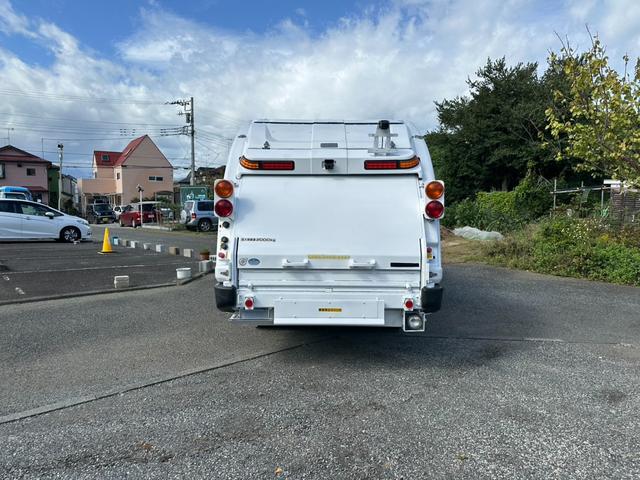 エルフトラック 3トンアームロール 新明和 ワンオーナー レーンキープアシスト アダプティブクルーズコントロール スペアキー キーレス フローティングナビ ETC AUX FM/AMラジオ フロントフォグ メッキ(9枚目)