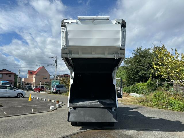 エルフトラック 3トンアームロール 新明和 ワンオーナー レーンキープアシスト アダプティブクルーズコントロール スペアキー キーレス フローティングナビ ETC AUX FM/AMラジオ フロントフォグ メッキ(10枚目)