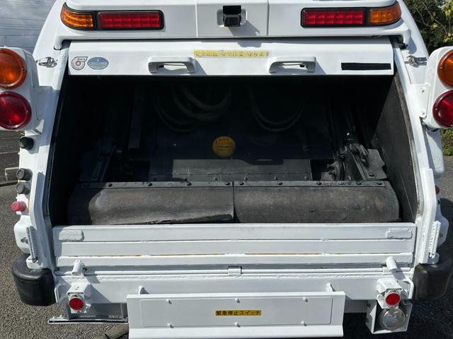 エルフトラック 3トンアームロール 新明和 ワンオーナー レーンキープアシスト アダプティブクルーズコントロール スペアキー キーレス フローティングナビ ETC AUX FM/AMラジオ フロントフォグ メッキ(14枚目)