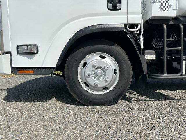 エルフトラック 3トンアームロール 新明和 ワンオーナー レーンキープアシスト アダプティブクルーズコントロール スペアキー キーレス フローティングナビ ETC AUX FM/AMラジオ フロントフォグ メッキ(49枚目)