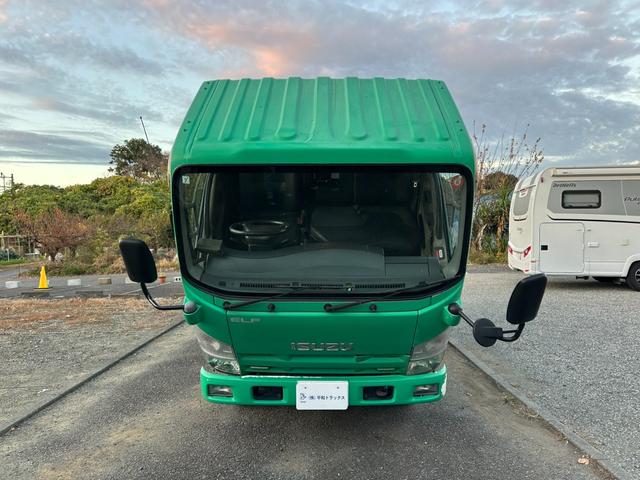 エルフトラック 2tプレス パッカー車 4.3立米 記録簿付 キーレス スペアキー バックモニター ETC フロントフォグランプ 後輪ダブル 電動格納ミラー アイドリングストップ フロア6MT エアコン FM/AM(5枚目)