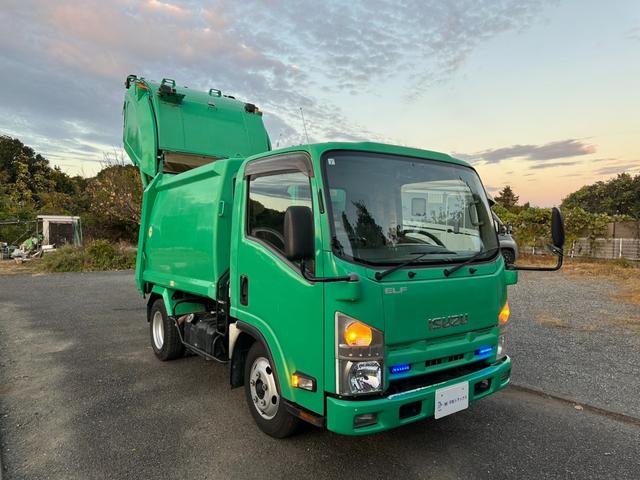 エルフトラック 2tプレス パッカー車 4.3立米 記録簿付 キーレス スペアキー バックモニター ETC フロントフォグランプ 後輪ダブル 電動格納ミラー アイドリングストップ フロア6MT エアコン FM/AM(6枚目)