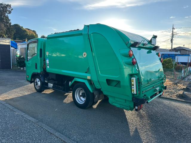 エルフトラック 2tプレス パッカー車 4.3立米 記録簿付 キーレス スペアキー バックモニター ETC フロントフォグランプ 後輪ダブル 電動格納ミラー アイドリングストップ フロア6MT エアコン FM/AM(21枚目)