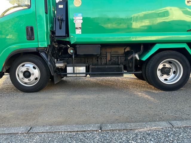 エルフトラック 2tプレス パッカー車 4.3立米 記録簿付 キーレス スペアキー バックモニター ETC フロントフォグランプ 後輪ダブル 電動格納ミラー アイドリングストップ フロア6MT エアコン FM/AM(24枚目)