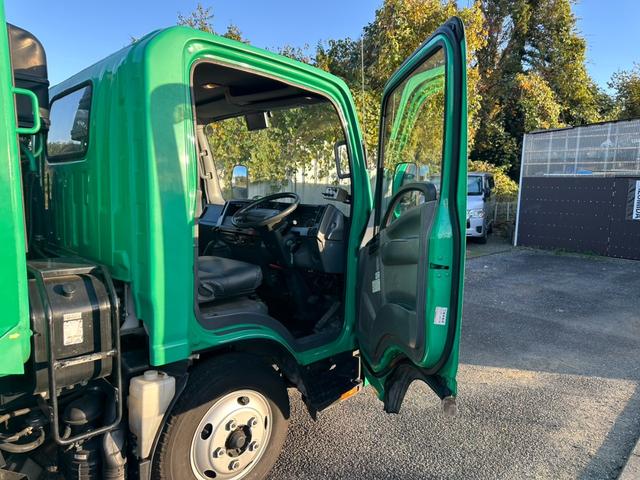 エルフトラック 2tプレス パッカー車 4.3立米 記録簿付 キーレス スペアキー バックモニター ETC フロントフォグランプ 後輪ダブル 電動格納ミラー アイドリングストップ フロア6MT エアコン FM/AM(25枚目)