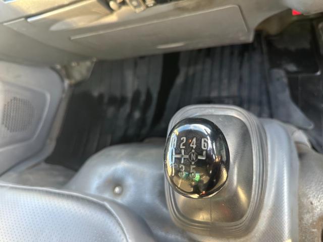 エルフトラック 2tプレス パッカー車 4.3立米 記録簿付 キーレス スペアキー バックモニター ETC フロントフォグランプ 後輪ダブル 電動格納ミラー アイドリングストップ フロア6MT エアコン FM/AM(33枚目)