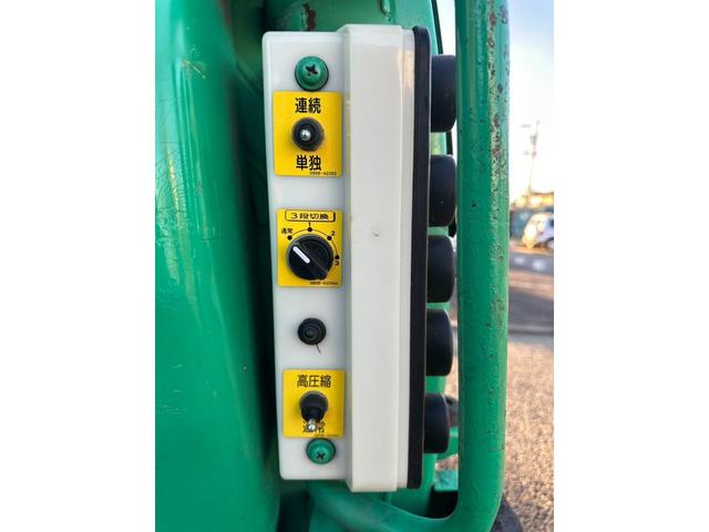 エルフトラック 2tプレス パッカー車 4.3立米 記録簿付 キーレス スペアキー バックモニター ETC フロントフォグランプ 後輪ダブル 電動格納ミラー アイドリングストップ フロア6MT エアコン FM/AM(58枚目)