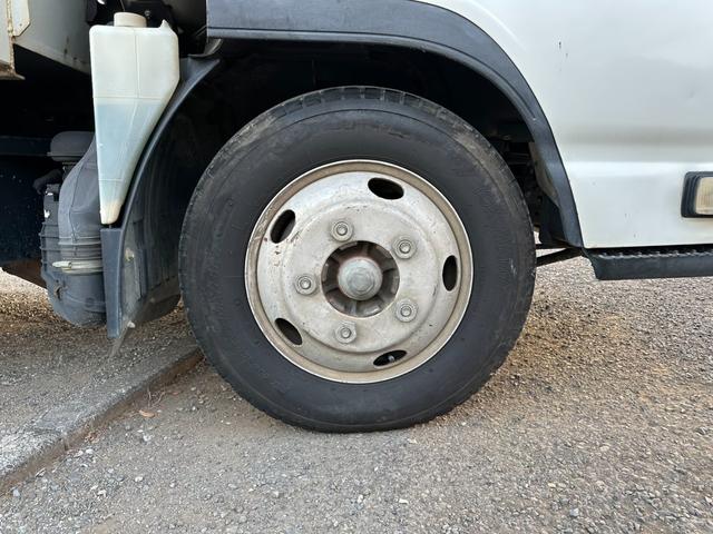 エルフトラック 3t ダンプ ワンオーナー 全低床 ETC スマートキー フロア6MT 後輪ダブル TKG-NKR85AD 4JJ1 3人乗り 最大積載量3000kg 長さ469cm 幅169cm 高さ198cm(56枚目)