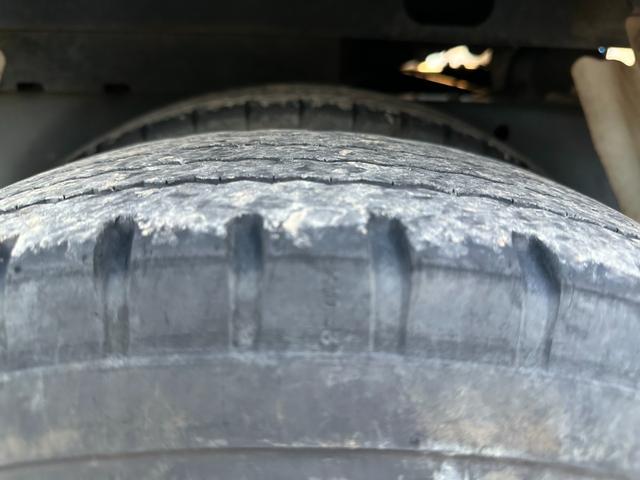 エルフトラック 3t ダンプ ワンオーナー 全低床 ETC スマートキー フロア6MT 後輪ダブル TKG-NKR85AD 4JJ1 3人乗り 最大積載量3000kg 長さ469cm 幅169cm 高さ198cm(60枚目)