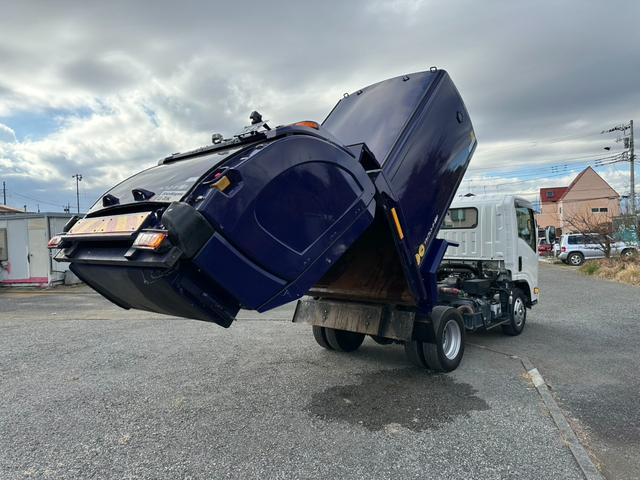 エルフトラック 　パッカー車　５．１立米　回転板式　まきこみ　新明和　Ｇ－ＲＸ　ワンオーナー　キーレス　バックカメラ　ドライブレコーダー　電動格納ミラー　ＡＵＸ　ＦＭ／ＡＭラジオ　長さ５３０ｃｍ　幅１８９ｃｍ（11枚目）