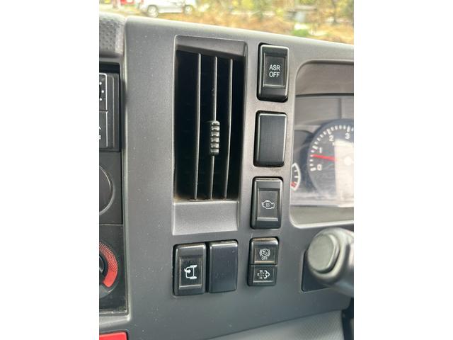 エルフトラック 　パッカー車　５．１立米　回転板式　まきこみ　新明和　Ｇ－ＲＸ　ワンオーナー　キーレス　バックカメラ　ドライブレコーダー　電動格納ミラー　ＡＵＸ　ＦＭ／ＡＭラジオ　長さ５３０ｃｍ　幅１８９ｃｍ（34枚目）