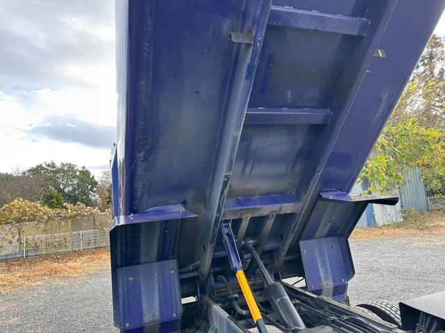 エルフトラック 　パッカー車　５．１立米　回転板式　まきこみ　新明和　Ｇ－ＲＸ　ワンオーナー　キーレス　バックカメラ　ドライブレコーダー　電動格納ミラー　ＡＵＸ　ＦＭ／ＡＭラジオ　長さ５３０ｃｍ　幅１８９ｃｍ（50枚目）