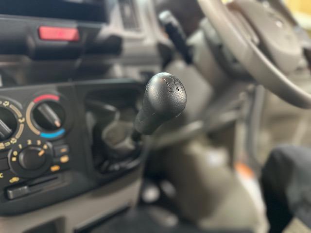 ＮＶ１００クリッパーバン ＤＸ　ＧＬパッケージ　記録簿・禁煙車・５速ＭＴ・パワーウインドウ・キーレス・プライバシーガラス・フルフラットシート・オーバーヘッドコンソール・保証書・取説（46枚目）