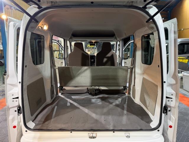 エブリイ ＰＣ　ワンオーナー・禁煙車・記録簿・４速オートマ・デュアルカメラブレーキサポート・衝突被害軽減ブレーキ・パワーウインドウ・キーレス・プライバシーガラス・保証書・取説（3枚目）