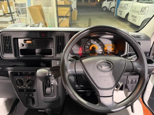 ハイゼットカーゴ ＤＸ　ＳＡＩＩＩ　ワンオーナー・禁煙車・記録簿・衝突被害軽減ブレーキ・パートタイム４ＷＤ・４速オートマ・パワーウインドウ・キーレス・プライバシーガラス・保証書・取説（4枚目）