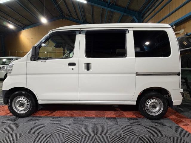 ハイゼットカーゴ ＤＸ　ＳＡＩＩＩ　ワンオーナー・禁煙車・記録簿・衝突被害軽減ブレーキ・パートタイム４ＷＤ・４速オートマ・パワーウインドウ・キーレス・プライバシーガラス・保証書・取説（11枚目）
