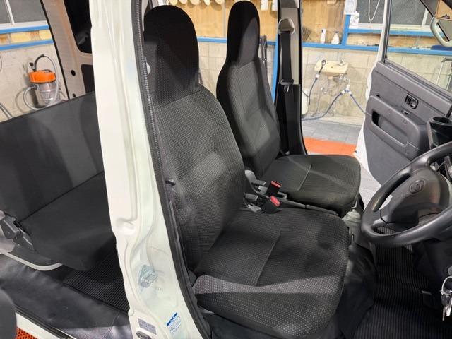ハイゼットカーゴ ＤＸ　ＳＡＩＩＩ　ワンオーナー・禁煙車・記録簿・衝突被害軽減ブレーキ・パートタイム４ＷＤ・４速オートマ・パワーウインドウ・キーレス・プライバシーガラス・保証書・取説（40枚目）