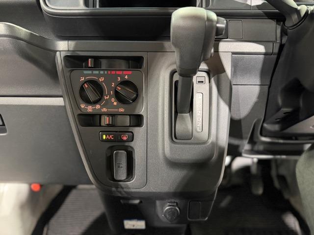 ハイゼットカーゴ ＤＸ　ＳＡＩＩＩ　ワンオーナー・禁煙車・記録簿・衝突被害軽減ブレーキ・パートタイム４ＷＤ・４速オートマ・パワーウインドウ・キーレス・プライバシーガラス・保証書・取説（46枚目）