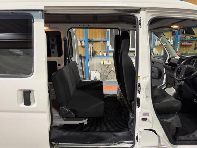 ハイゼットカーゴ ＤＸ　ＳＡＩＩＩ　ワンオーナー・禁煙車・記録簿・衝突被害軽減ブレーキ・パートタイム４ＷＤ・４速オートマ・パワーウインドウ・キーレス・プライバシーガラス・保証書・取説（53枚目）