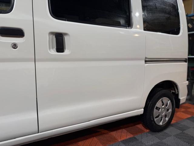 ハイゼットカーゴ クルーズＳＡＩＩＩ　ビジネスパッケージ・ワンオーナー・禁煙車・記録簿・ナビ・バックカメラ・電動格納ミラー・パワーウインドウ・キーレス・プライバシーガラス・保証書・取説（32枚目）