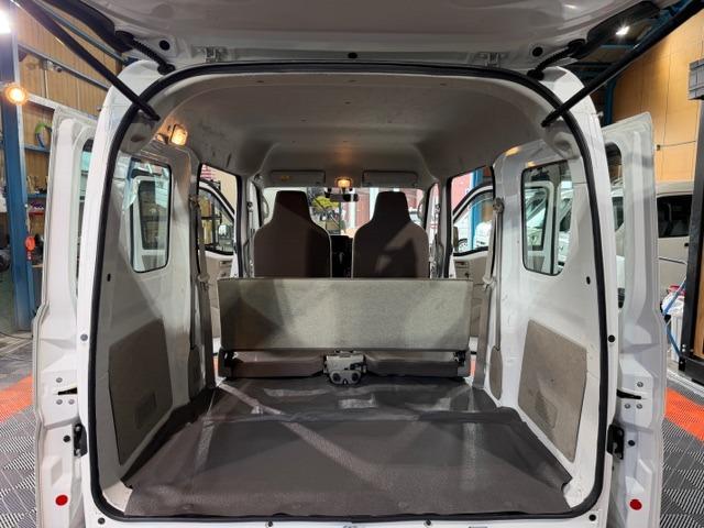 NV100クリッパーバン DX ワンオーナー・禁煙車・記録簿・パートタイム4WD・走行2万キロ・2nd発進・フルフラット・ETC・保証書・取説(3枚目)